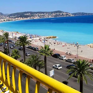 Beachfront Promenade Des Anglais Apartment